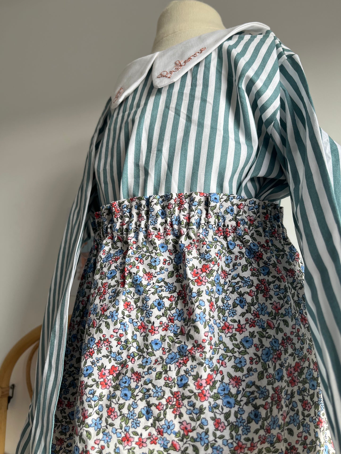 Blouse col brodé